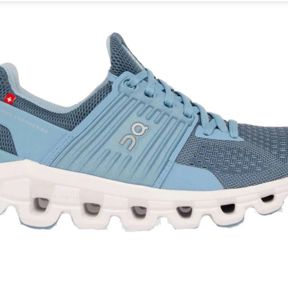 On Running Cloudswift Trainers / Lake Sky / W9